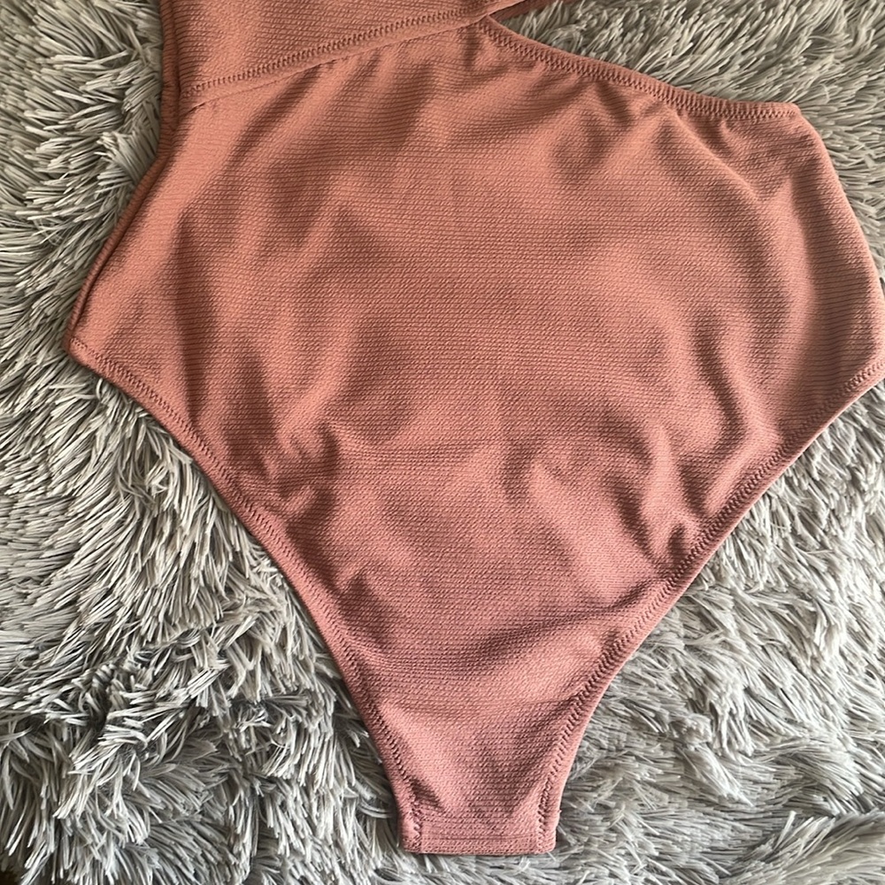 Cupshe Ribbed One Shoulder Cut-Out Side Swimsuit - Picture 7 of 11